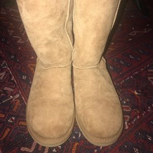 UGG Mid Classic
